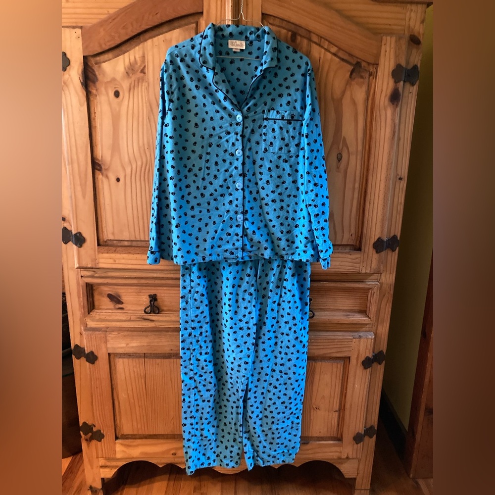 Women Character blue black paw print 2 piece flannel shirt pants pajamas size L